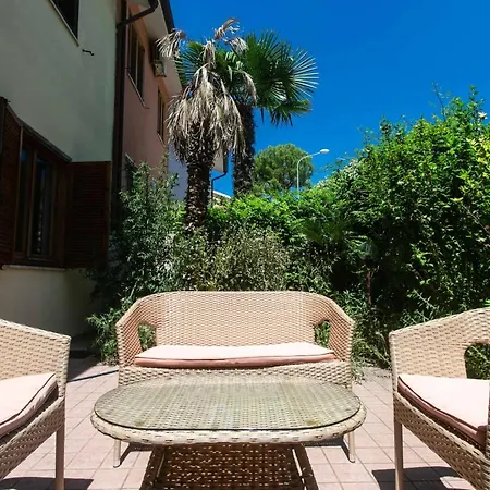 N100 - Numana, Trilocale Con Giardino A Due Passi Dal Mare Numana
