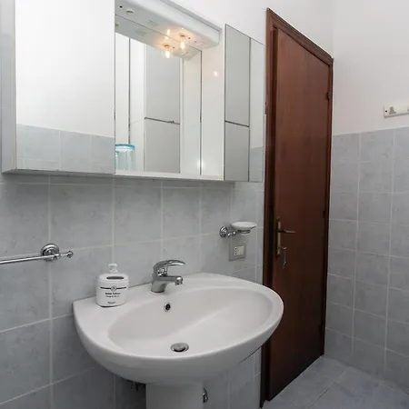 N100 - Numana, Trilocale Con Giardino A Due Passi Dal Mare * Numana